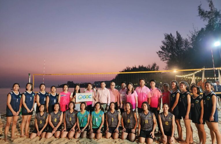 อ.บ้านฉาง ดึงนักตบสาวทีมชาติโชว์ตบวอลเลย์บอลชายหาด ชูท่องเที่ยวหาดพยูนบ้านฉาง