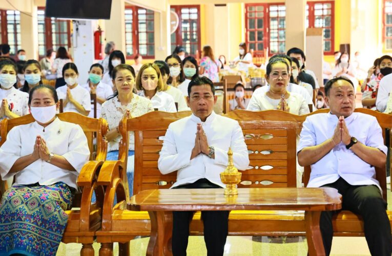 ผวจ.ระยอง นำ ปชช.ชาวระยอง ทำบุญตักบาตรพระสงฆ์ เนื่องในวันมาฆบูชา โดย สำนักงานพระพุทธศาสนาจังหวัดระยอง ร่วมกับ สำนักงานวัฒนธรรมจังหวัดระยอง คณะสงฆ์จังหวัดระยอง และวัดเนินพระ